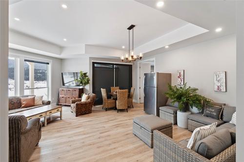 608 Mt Ida Crescent, Coldstream, BC - Indoor Photo Showing Living Room