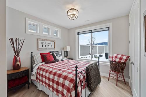 608 Mt Ida Crescent, Coldstream, BC - Indoor Photo Showing Bedroom