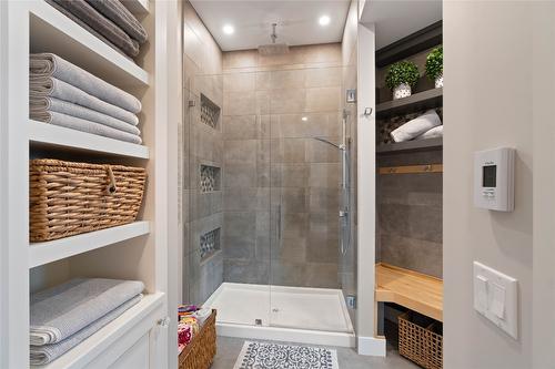 608 Mt Ida Crescent, Coldstream, BC - Indoor Photo Showing Bathroom
