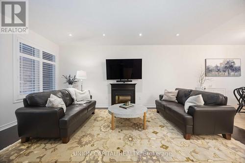 526 Church Street, Markham, ON - Indoor Photo Showing Living Room With Fireplace