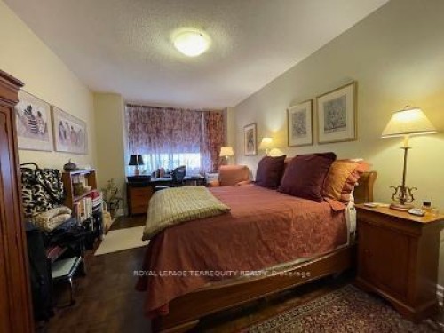 2511-400 Walmer Road, Toronto, ON - Indoor Photo Showing Bedroom