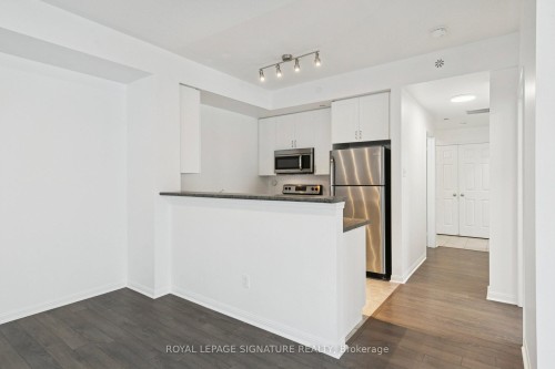 110-5705 Long Valley Road, Mississauga, ON - Indoor Photo Showing Kitchen