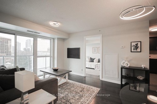 411-275 Yorkland Road, Toronto, ON - Indoor Photo Showing Living Room