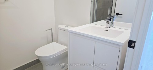 1515-1 Quarrington Lane, Toronto, ON - Indoor Photo Showing Bathroom