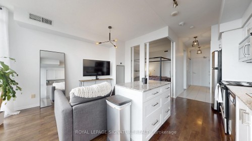 3403-215 Fort York Boulevard, Toronto, ON - Indoor Photo Showing Kitchen With Upgraded Kitchen