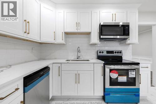 5440 Lyndon, Windsor, ON - Indoor Photo Showing Kitchen With Stainless Steel Kitchen With Upgraded Kitchen