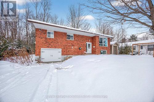 40 RUE VANIER  Tiny, ON L9M 0J2