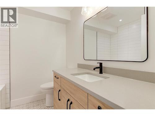 Entry level 4 pc bathroom. - 761 Barnaby Road, Kelowna, BC - Indoor Photo Showing Bathroom