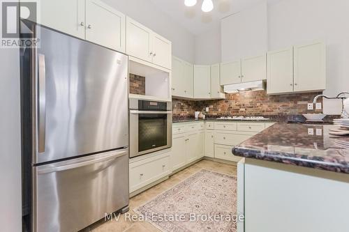 104 - 478 St Andrew Street E, Centre Wellington (Fergus), ON - Indoor Photo Showing Kitchen With Upgraded Kitchen