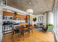 1610 - 324 LAURIER AVENUE W  Ottawa, ON K1P 0A4