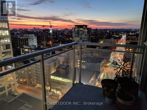 1610 - 324 Laurier Avenue W, Ottawa, ON - Indoor Photo Showing Kitchen With Stainless Steel Kitchen