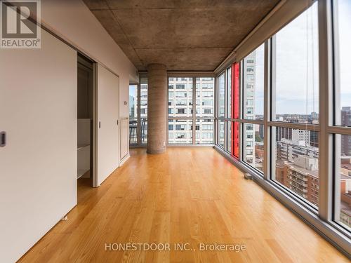 1610 - 324 Laurier Avenue W, Ottawa, ON - Outdoor