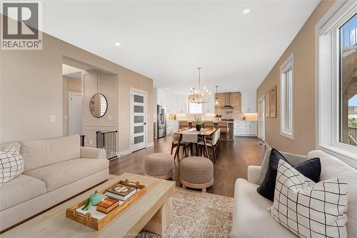 4523 Anderson, Lakeshore, ON - Indoor Photo Showing Living Room
