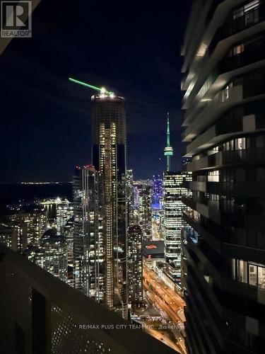 7312 - 138 Downes Street, Toronto, ON - Outdoor