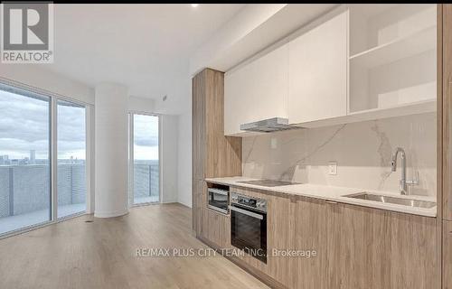 7312 - 138 Downes Street, Toronto, ON - Indoor Photo Showing Kitchen