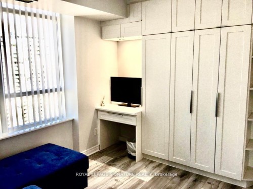 3306-310 Burnhamthorpe Road W, Mississauga, ON - Indoor Photo Showing Other Room