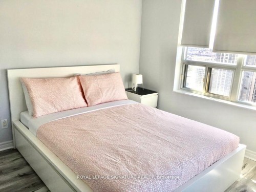 3306-310 Burnhamthorpe Road W, Mississauga, ON - Indoor Photo Showing Bedroom