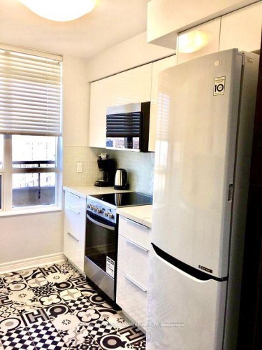 3306-310 Burnhamthorpe Road W, Mississauga, ON - Indoor Photo Showing Kitchen