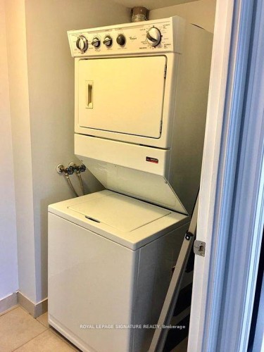 3306-310 Burnhamthorpe Road W, Mississauga, ON - Indoor Photo Showing Laundry Room