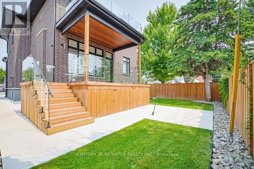 1 Frankwood Road, Toronto, ON - Outdoor