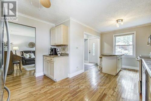 1216 De Quincy Crescent, Burlington, ON - Indoor Photo Showing Kitchen