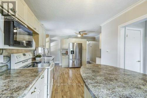 1216 De Quincy Crescent, Burlington, ON - Indoor Photo Showing Kitchen