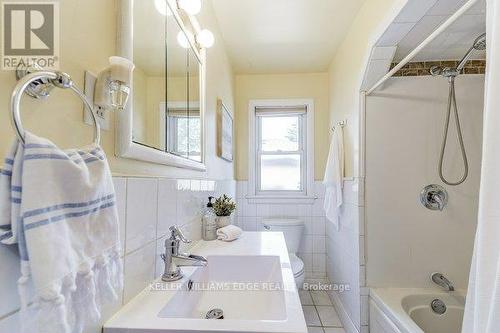 1216 De Quincy Crescent, Burlington, ON - Indoor Photo Showing Bathroom