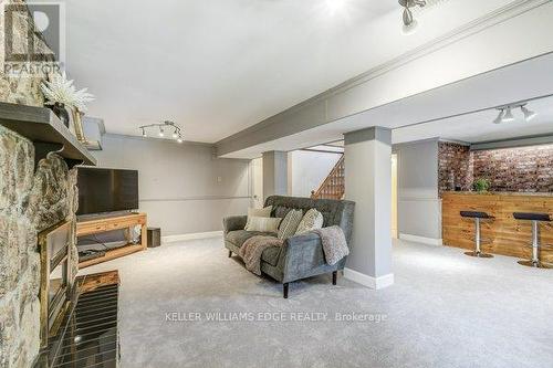 1216 De Quincy Crescent, Burlington, ON - Indoor