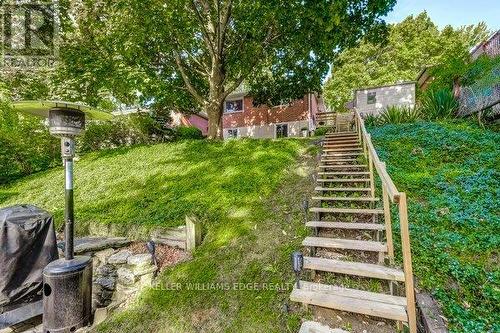 1216 De Quincy Crescent, Burlington, ON - Outdoor