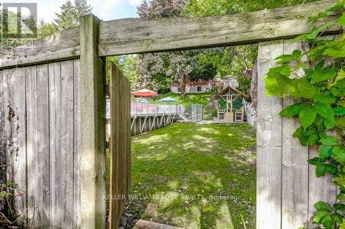 1216 De Quincy Crescent, Burlington, ON - Outdoor