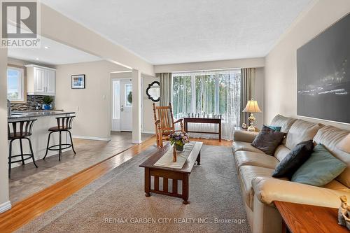 120 Kinross Street, Haldimand, ON - Indoor Photo Showing Living Room