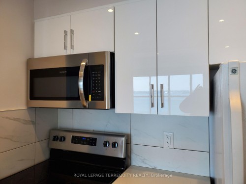 1405-99 Harbour Square, Toronto, ON - Indoor