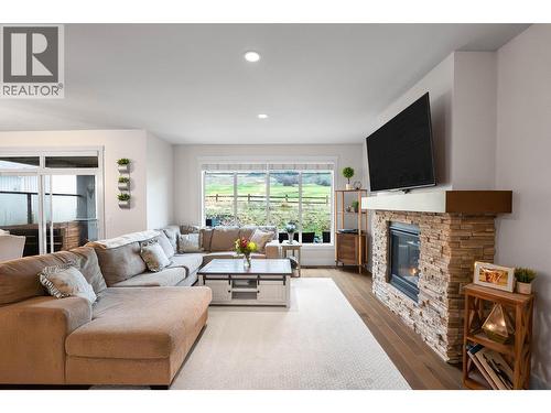 1769 Tower Ranch Drive, Kelowna, BC - Indoor Photo Showing Living Room With Fireplace