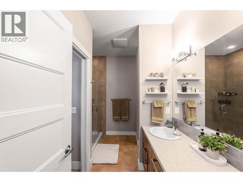 1769 Tower Ranch Drive, Kelowna, BC - Indoor Photo Showing Bathroom