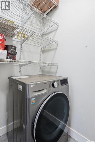 6 230 Broadway Avenue E, Regina, SK - Indoor Photo Showing Laundry Room