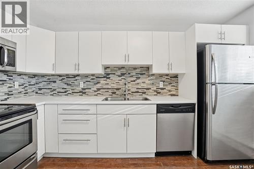 6 230 Broadway Avenue E, Regina, SK - Indoor Photo Showing Kitchen With Double Sink With Upgraded Kitchen