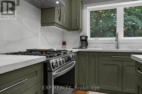 208 Glen Oak Drive, Oakville, ON - Indoor Photo Showing Kitchen With Upgraded Kitchen