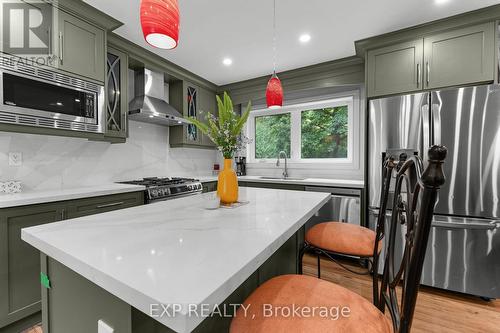 208 Glen Oak Drive, Oakville, ON - Indoor Photo Showing Kitchen With Upgraded Kitchen