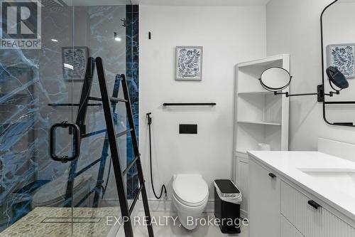 208 Glen Oak Drive, Oakville, ON - Indoor Photo Showing Bathroom