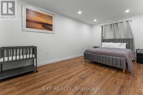 208 Glen Oak Drive, Oakville, ON - Indoor Photo Showing Bedroom