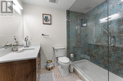 208 Glen Oak Drive, Oakville, ON - Indoor Photo Showing Bathroom
