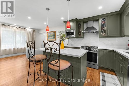 208 Glen Oak Drive, Oakville, ON - Indoor Photo Showing Kitchen With Upgraded Kitchen