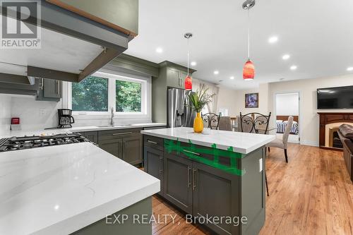 208 Glen Oak Drive, Oakville, ON - Indoor Photo Showing Kitchen With Upgraded Kitchen