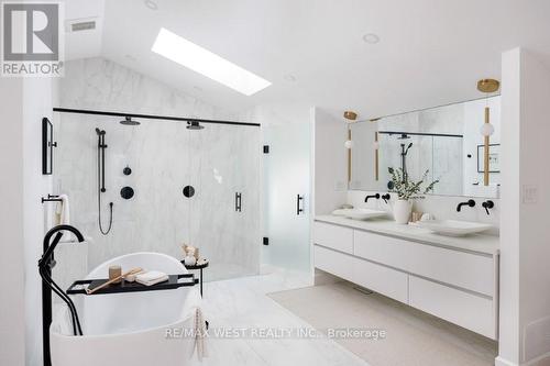 424 Clendenan Avenue, Toronto, ON - Indoor Photo Showing Bathroom