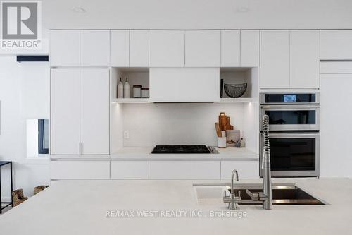 424 Clendenan Avenue, Toronto, ON - Indoor Photo Showing Kitchen