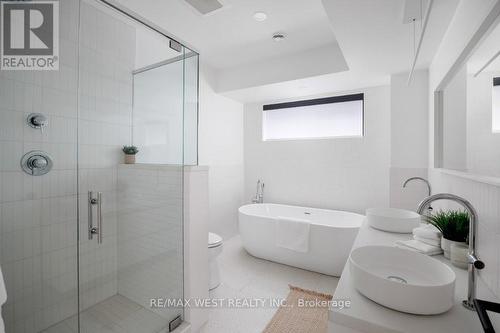 424 Clendenan Avenue, Toronto, ON - Indoor Photo Showing Bathroom