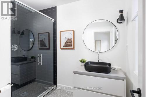 424 Clendenan Avenue, Toronto, ON - Indoor Photo Showing Bathroom