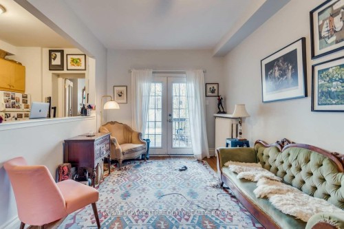 Main-61 Rusholme Park Crescent W, Toronto, ON - Indoor Photo Showing Living Room