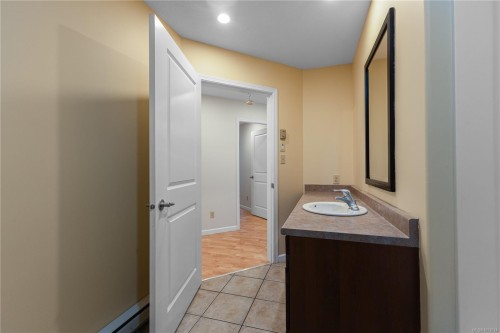 1126 18Th St, Courtenay, BC - Indoor Photo Showing Bathroom