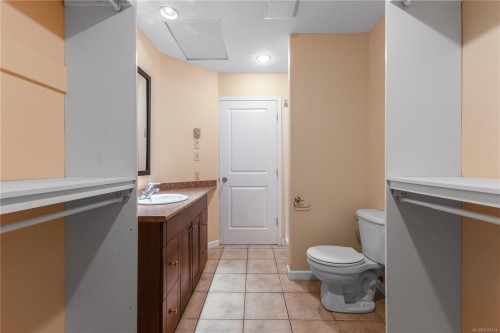 1126 18Th St, Courtenay, BC - Indoor Photo Showing Bathroom